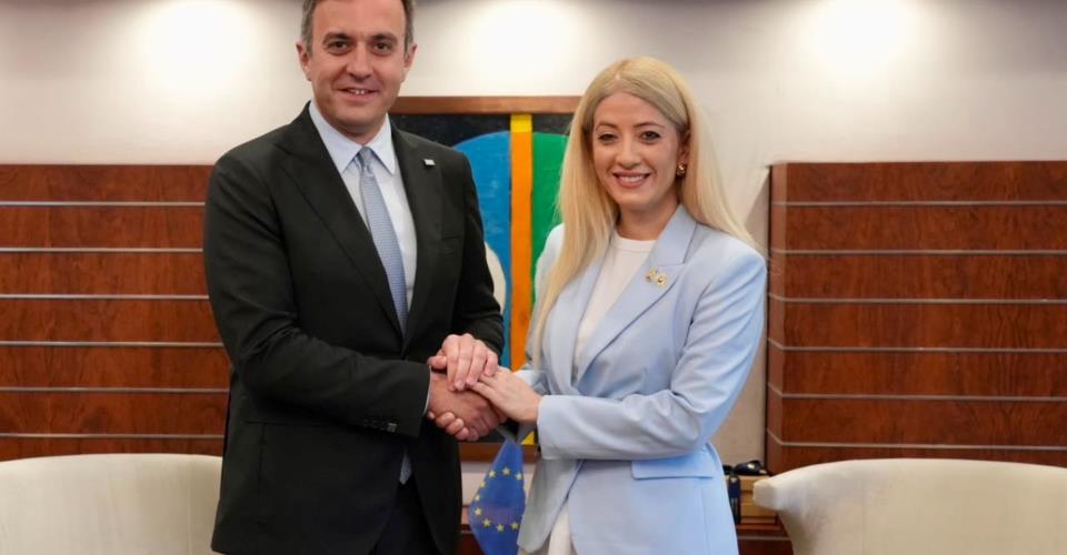 Άρρηκτη η σχέση με Ελλάδα, μαζί αντιμετωπίζουμε προκλήσεις, είπε η ΠτΒ  σε...
