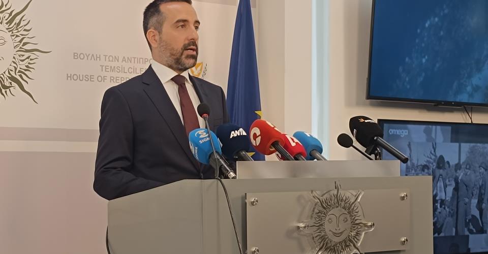 Στις 200.000 οι νόμιμοι μετανάστες, στις 30.000 οι κάτοχοι ασύλου, είπε ο...