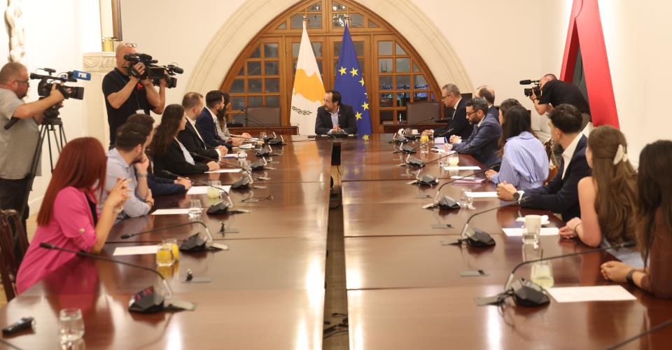 Θα εισηγηθεί ενίσχυση της Τεχνικής Επιτροπής για Νεολαία ανέφερε ο ΠτΔ στα μέλη...