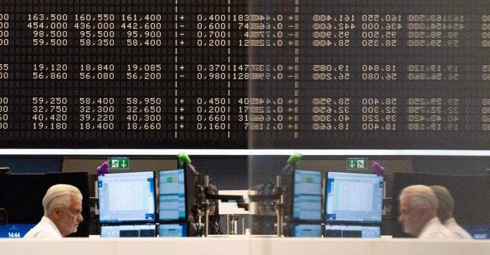 Υποχωρεί το πετρέλαιο, άνοδος στις μετοχές λόγω ελπίδων για άνοιγμα των Στενών...