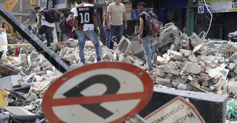 Μάχη με τον χρόνο για εντοπισμό επιζώντων στην Κολομβία μετά τον σεισμό