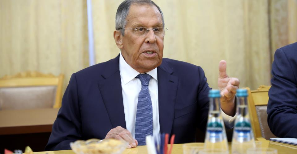Ο Λαβρόφ δηλώνει ότι η Βρετανία κινδυνεύει να θεωρηθεί ως μέρος του πολέμου...