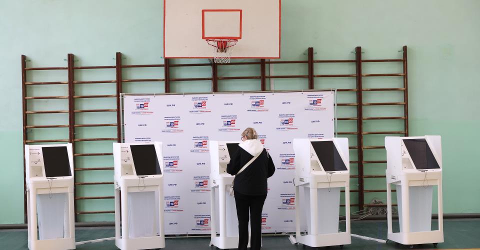 Συνεχίζεται η ψηφοφορία για τις βουλευτικές στη Ρωσία παρά τις κυβερνοεπιθέσεις