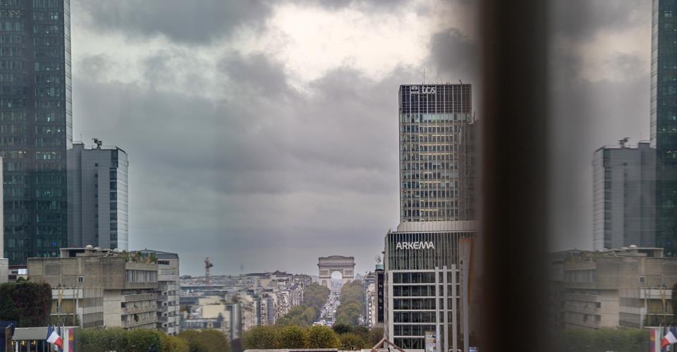 Ενας νεκρός από πυροβολισμούς σε προάστιο Παρισιού
