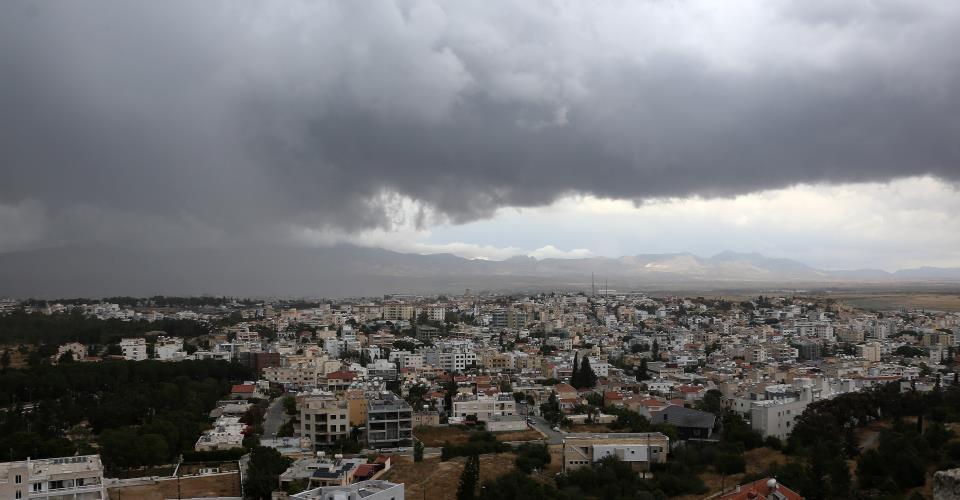 Κίτρινη προειδοποίηση για καταιγίδες μετά το μεσημέρι του Σαββάτου
