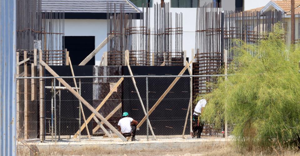 Πρόθεση αύξησης προσφοράς οικιστικών μονάδων, λέει ο ΥΠΕΣ για στεγαστικό
