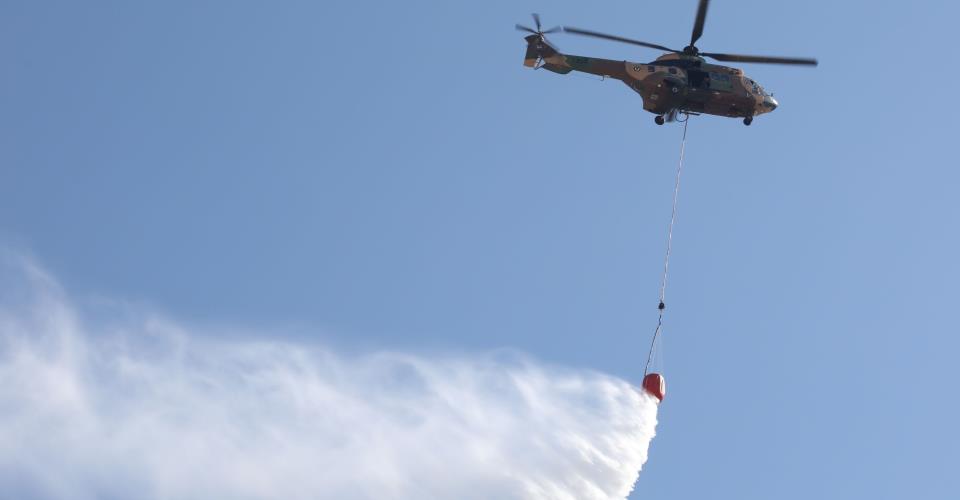 Ενεργοποιείται Εθνικό Σχέδιο Πυρσός για πυρκαγιά στον Φαρμακά, στον χώρο ο Υπ....