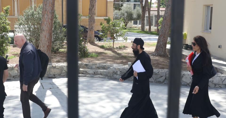 Σειρά ερωτημάτων προς Αρχιεπίσκοπο από δικηγόρους μοναχών Μονής Αββακούμ