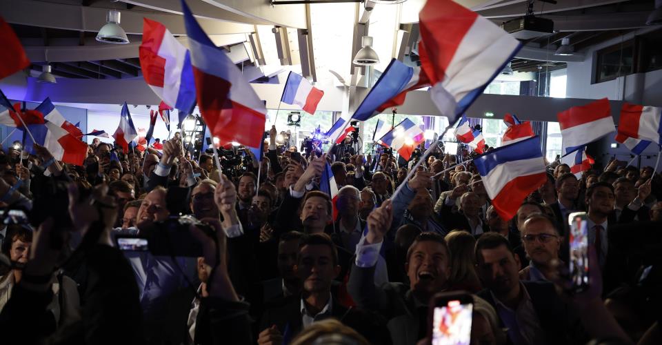 Η απόφαση Μακρόν για πρόωρες βουλευτικές εκλογές στο σύνολο του γαλλικού Τύπου