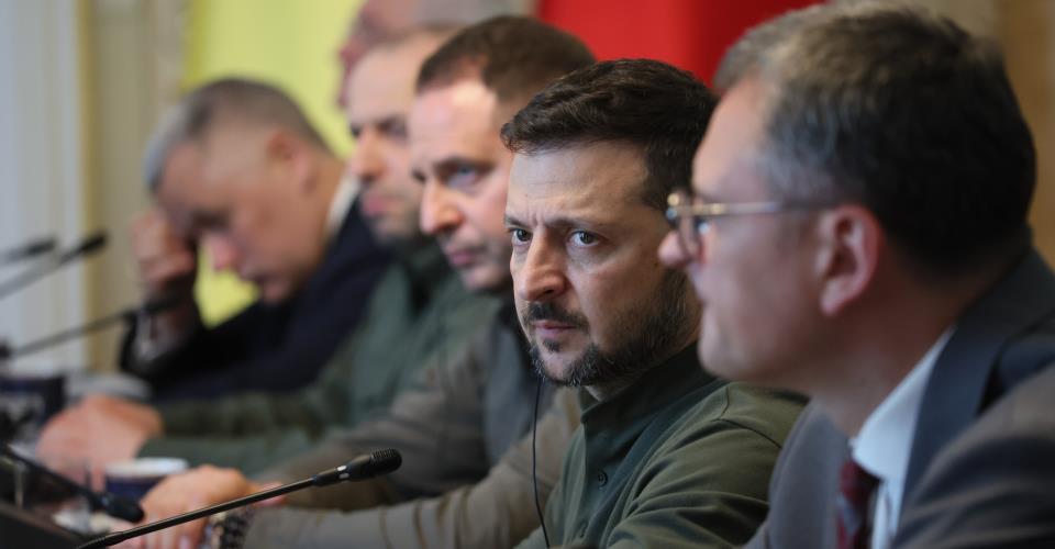 Ο Ζελένσκι λέει πως είχε μια πολύ θετική συζήτηση με τους απεσταλμένους...