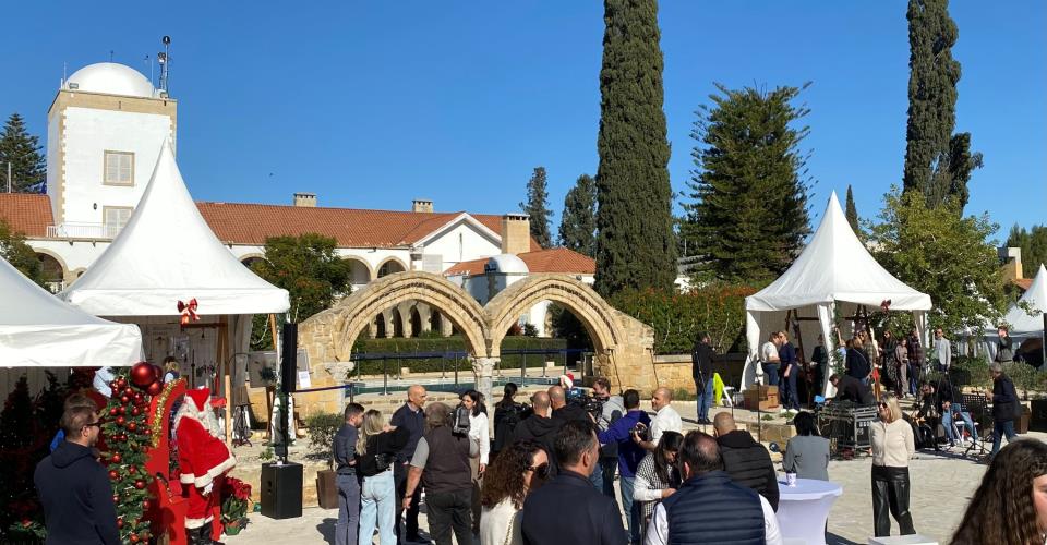 Στόχος η στήριξη μικρών επιχειρήσεων είπε η Πρώτη Κυρία που περιηγήθηκε στο...