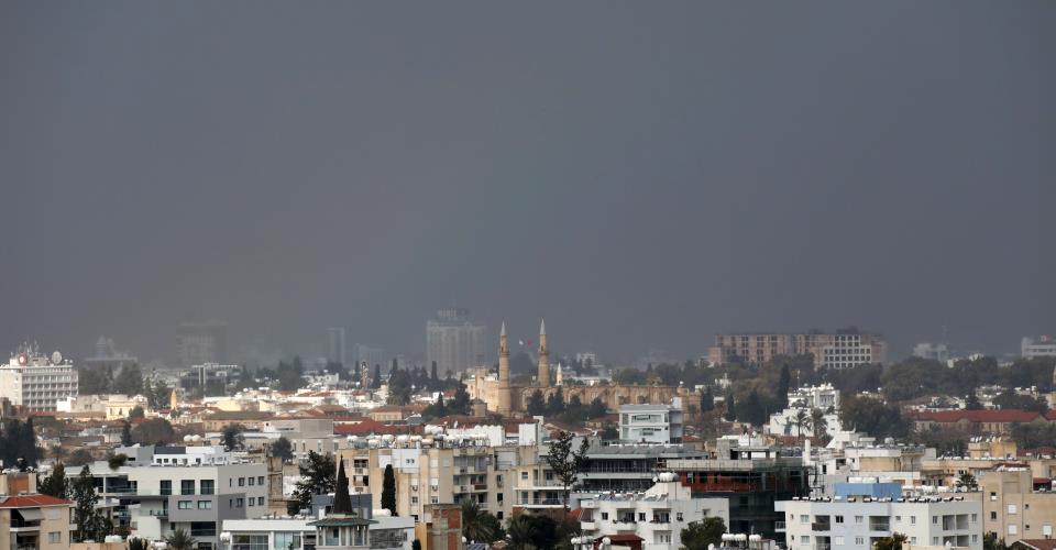 Πορτοκαλί προειδοποίηση για καταιγίδες το Σάββατο, αναμένεται και χαλάζι