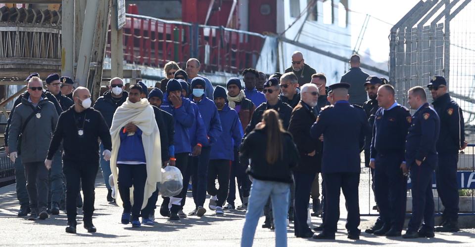 Η ιταλική Ακτοφυλακή διέσωσε 45 παράτυπους μετανάστες στα ανοικτά της...