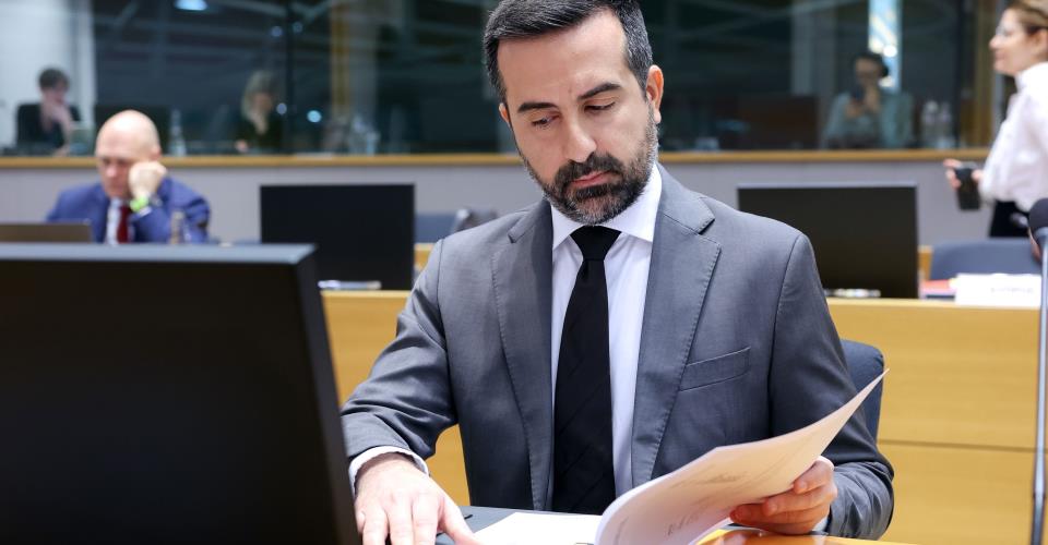 Η αλληλεγγύη στα κράτη πρώτης γραμμής να είναι απτή, ζητά ο Υφ. Μετανάστευσης