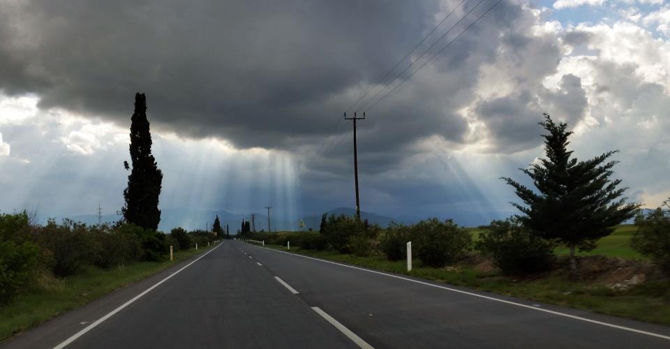 Βροχές και καταιγίδες στα ορεινά και ανατολικά τη Δευτέρα και την Τρίτη, λέει...