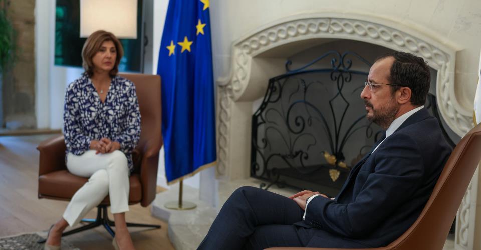 Στην Κύπρο η Ολγκίν για επαφές, συναντάται σήμερα με Έρχιουρμαν και αύριο με ΠτΔ