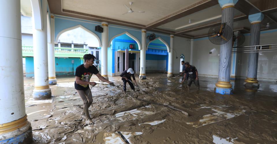 Έντονες βροχοπτώσεις στο Βιετνάμ προκαλούν θύματα και ζημιές