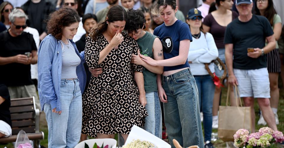 Σε πένθος η Αυστραλία μετά την επίθεση στην παραλία Μπόνταϊ με 15 νεκρούς