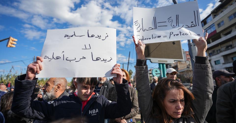 Δύο νεκροί σε διαδήλωση Αλαουιτών που διέλυσαν δυνάμεις ασφαλείας στη Συρία