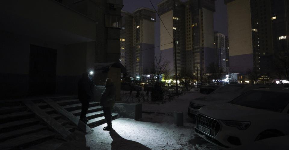 Εκατοντάδες πολυκατοικίες στο Κίεβο χωρίς ηλεκτρικό ρεύμα και θέρμανση