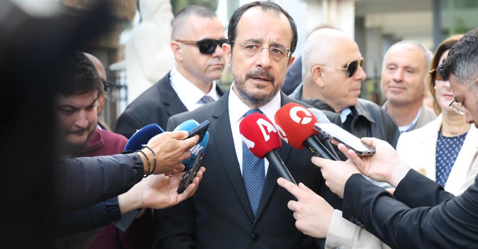 Να αποδείξουν όλοι στην πράξη την ετοιμότητα για επανέναρξη διαπραγματεύσεων...